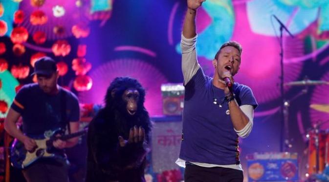 Penampilan Coldplay di American Music Awards 2015 (Source: REUTERS/Mario Anzuoni)