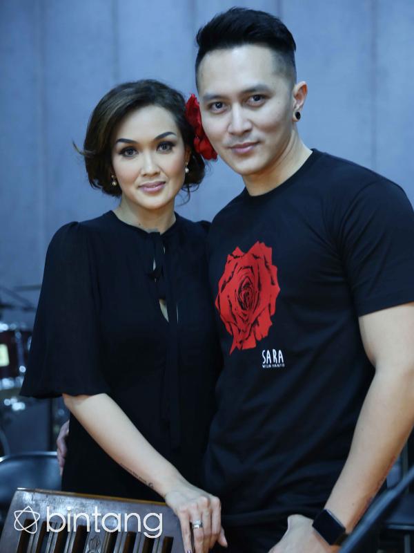 Sara Wijayanto dan Demian (Nurwahyunan/Bintang.com)