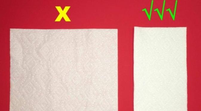 Mengeringkan tangan pakai paper towel: lipat menjadi dua bagian. Cara ini mencegah tanganmu yang kering disatu sisi menjadi basah lagi karena penyerapan air pada paper towel. (Via: buzzfeed.com)