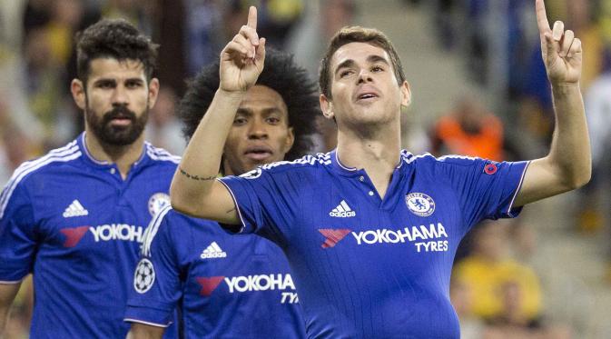 Pemain Chelsea, Oscar merayakan gol bersama rekanya pada laga lanjutan Liga Champion grup G di Stadion Sammy Ofer, Israel, Rabu (25/11/2015). dini hari WIB. (AFP Photo/Jack Guez).