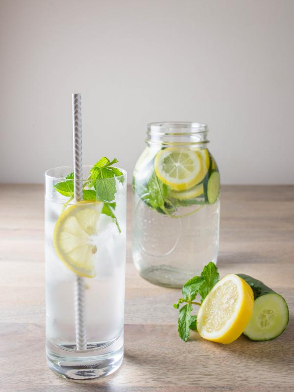 Infused Water, Minuman Lezat yang Sanggup Bikin Kamu Langsing | via: punctuatedwithfood.com  