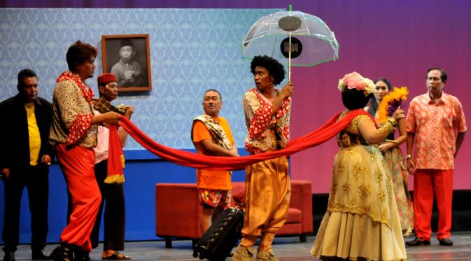 Pementasan teater Nyonya Nomor Satu, Jumat (27/11/2015). (foto: Faisal R. Syam/Liputan6.com)