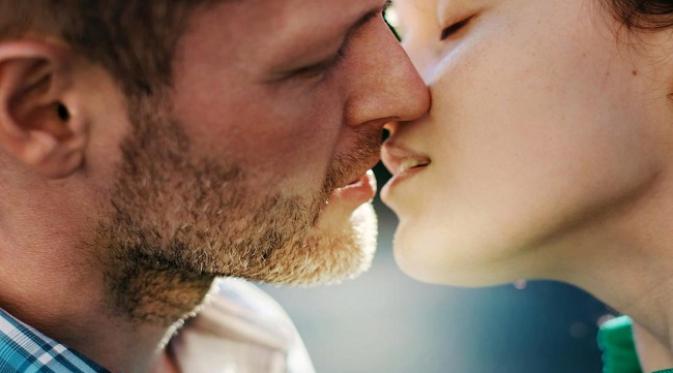 Menurut para ahli, ciuman terbaik bisa jadi penentu hubungan Anda di masa depan.
