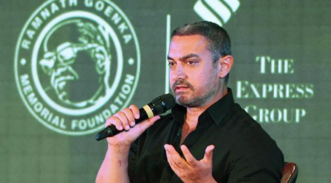 Aamir Khan dalam sebuah acara penghargaan media. Pernyataannya menimbulkan pro dan kontra. (ndtv.com)