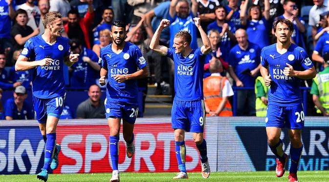 Striker Leicester, Jamie Vardy, merayakan gol yang dicetaknya ke gawang Sunderland pada laga Liga Premier Inggris di Stadion King Power, Inggris, Sabtu (8/8/2015). (AFP Photo/Ben Stansall)