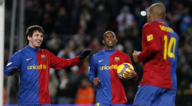 Barcelona meraih enam gelar sepanjang tahun 2009 berkat penampilan apik trio Lionel Messi (kiri), Samuel Eto'o (tengah), dan Thierry Henry (kanan). (AFP/Josep Lago)