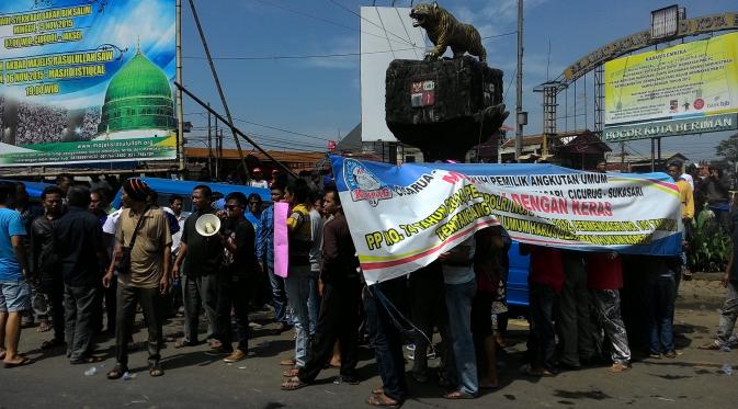Demo sopir angkot di Bogor, Jawa Barat (Liputan6.com/ Achmad Sudarno)