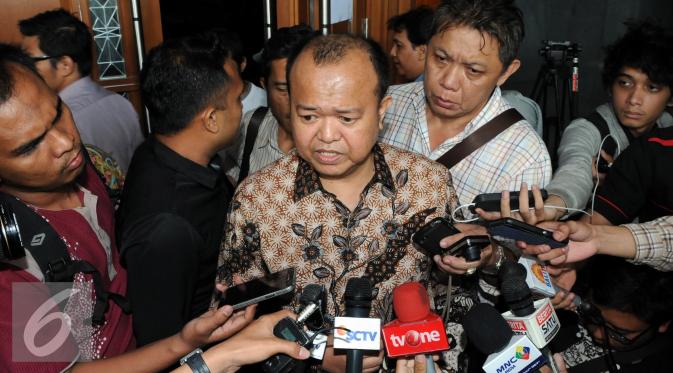 Patrice Rio Capella memberikan keterangan kepada awak media usai menjalani sidang Pemeriksaan terdakwa di Pengadilan Tipikor, Jakarta, Senin (30/11). (Liputan6.com/Helmi Afandi)