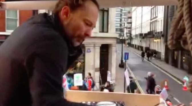 Thom Yorke asyik nge-DJ