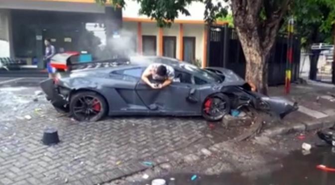 Pengemudi Lamborghini Maut di Surabaya, Akrab dengan Wagub Jatim? | via: i0.wp.com