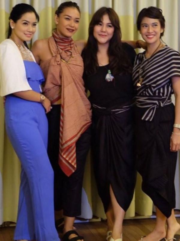 Titi Kamal, Adinia Wirasti, Sissy Priscillia Dian Sastro. (via instagram @therealdisastr)