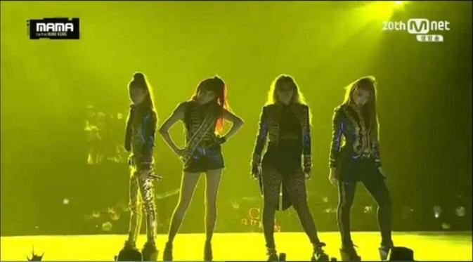 2NE1 kembali tampil bersama di MAMA 2015 [foto: twitter]