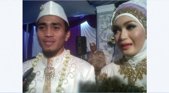 Taufiq resmi menikahi Eka Desnasari di Bandung, Kamis (3/12/2015) dengan disaksikan rekan setim di Persib. (Bola.com/Bagas Rahadyan)