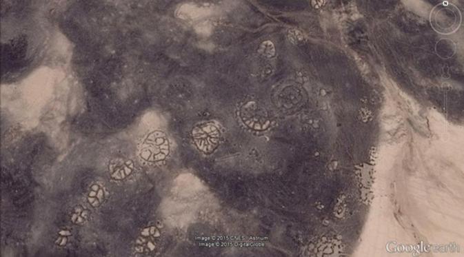 Gambar pola batu misterius di Timur Tengah. (Live Science)