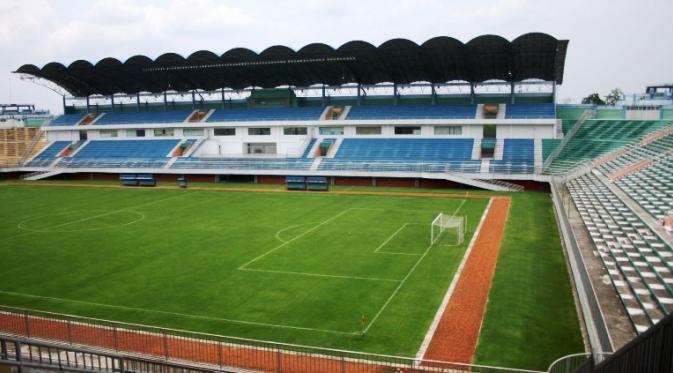 Fans sepak bola di Sleman dan sekitarnya bakal kembali bergairah dengan penunjukkan Stadion Maguwoharjo di Sleman sebagai salah satu venue babak 8 besar Piala Jenderal Sudirman. (Bola.com/Romi Syahputra)