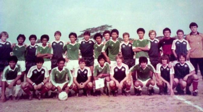 PS Sari Bumi Raya, klub Galatama era 1980-an saat beruji coba melawan klub Australia dan menang 3-1. (Dok.pribadi Agus Santoso)