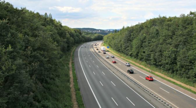 Ilustrasi jalan bebas hambatan autobahn di Jerman. (Sumber Wikipedia)