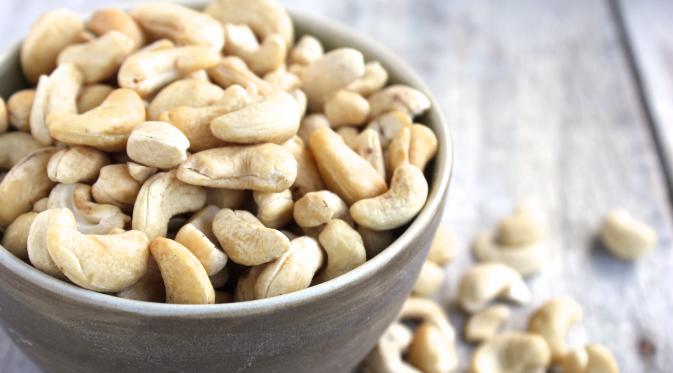 Tak cuma lezat, kacang mete juga kaya manfaat sehat. (Foto: highgatehillkitchen)