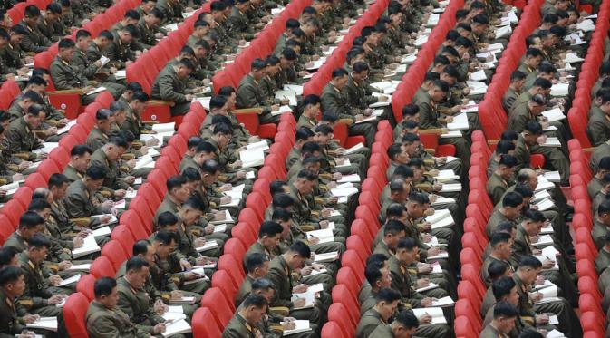 Berani tidur saat Pemimpin Korea Utara Kim Jong Un pidato, siap-siap mati! | Via: dailymail.co.uk
