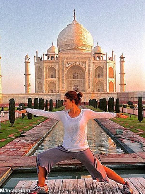 10 Foto Tren Yoga Unik Sepanjang Tahun 2015 | via: dailymail.co.uk