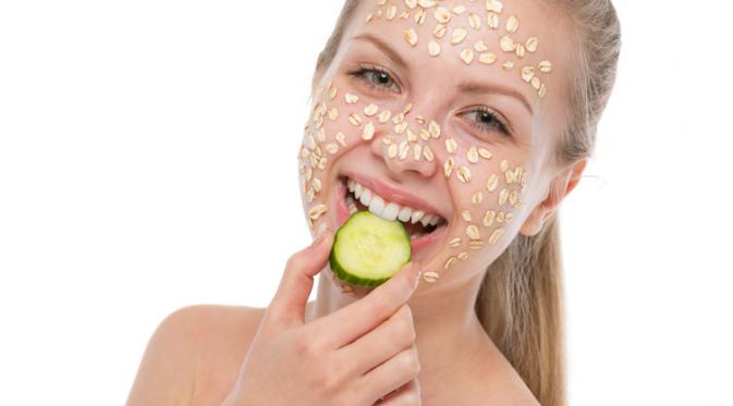 Ingin punya kulit yang lebih cerah? Pakai masker oatmeal! (Via: glossymorning.com)