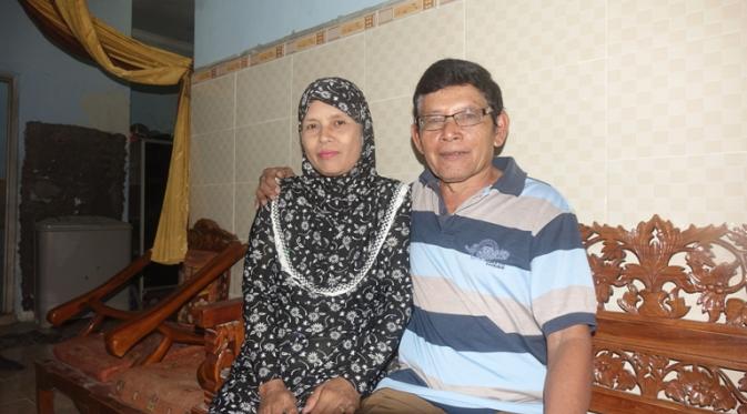 Orangtua Andik Vermansah ikut menikmati rezeki dari anaknya bermain di Selangor FA. (Bola.com/Zaidan Nazarul)