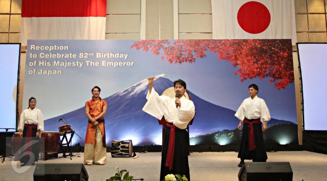 Pertunjukan seni saat HUT Kaisar Akihito yang digelar oleh Kedubes Jepang di kawasan Jakarta Selatan, Senin (14/12/2015). (Liputan6.com/Immanuel Antonius)