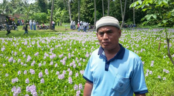 Karsono, pemilik taman bunga eceng gondok di Dusun Karangasem, Desa Palbapang, Kabupaten Bantul, Daerah Istimewa Yogyakarta. (Liputan6/Fathi Mahmud)
