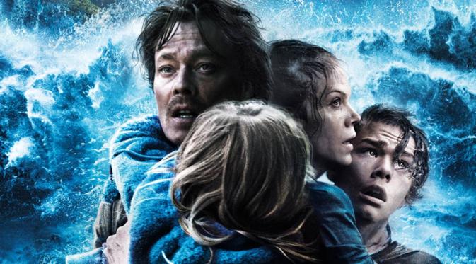 Kristian dan keluarganya berusaha menyelamatkan diri dari terjangan badai tsunami di Norwegia [foto: Indie wire]