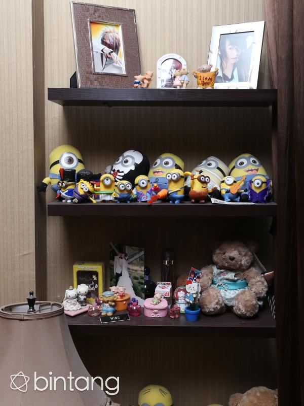 Hello Kitty di tengah koleksi Minion Angel Cherrybelle di kamar tidur (Nurwahyunan/Bintang.com)