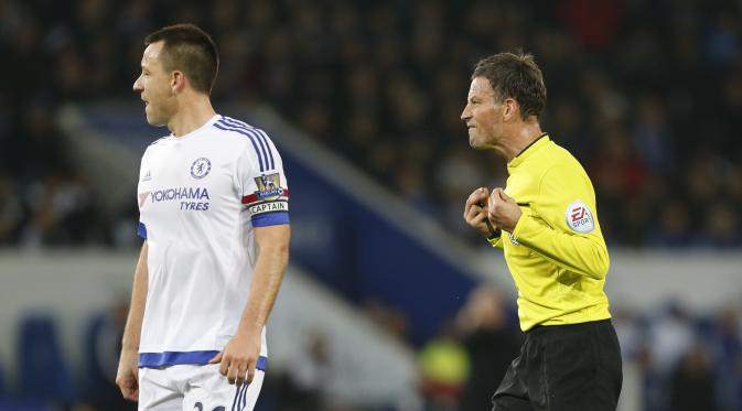 Performa buruk John Terry berdampak langsung terhadap kinerja lini pertahanan Chelsea. (Reuters/John Sibley)