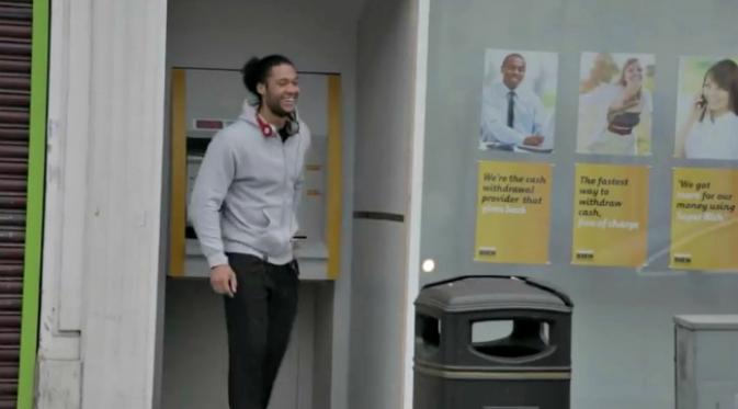 ATM ini memberikan uang melebihi jumlah yang diminta nasabah. (Sumber Daily Star)