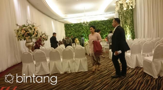 Suasana menjelang akad nikah Nabila Syakieb dan Reshwara Argya Radinal (Ruben Silitonga/Bintang.com)