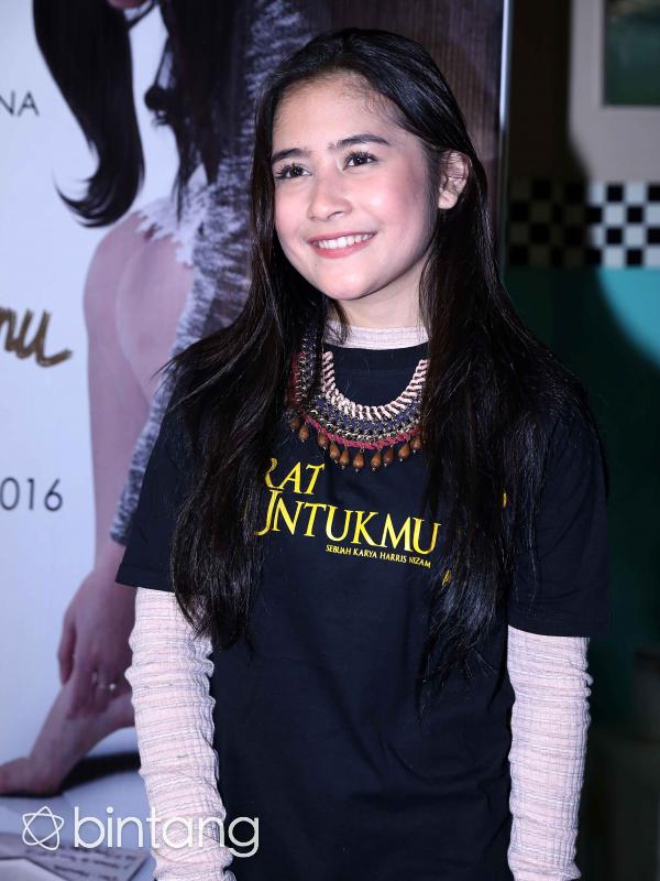 Prilly Latuconsina menghadiri preskon film Surat Untukmu. (Nurwahyunan/Bintang.com)