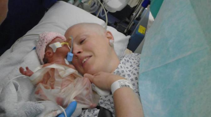 Untuk melanjutkan perawatan kanker, Heidi Loughlin harus melahirkan lebih awal. Namun bayinya yang lahir prematur meninggal di usia 8 hari.