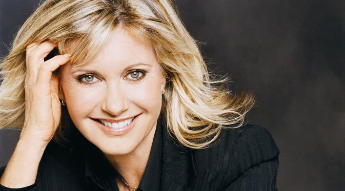 Olivia Newton-John, penyanyi yang hiasi album 'tis the season!. | via: ohmymag.com