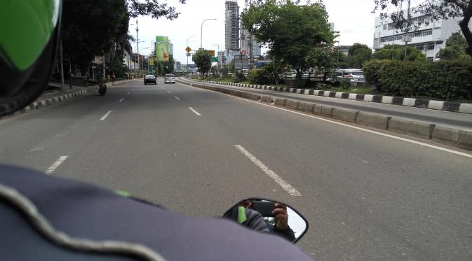Lengangnya jalanan no-tol berbanding terbalik dengan kondisi ruas Tol Dalam Kota yang mengarah Halim dan Bekasi (Liputan6.com/Andry Haryanto)