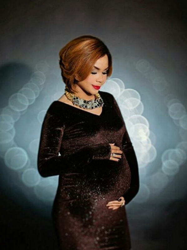 Hamil 5 Bulan, Melaney Ricardo Lakukan Pemotretan Maternity [foto: instagram/melaney_ricardo]