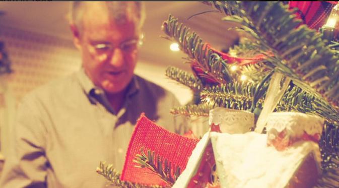 Ayah Taylor Swift, Scott Swift mendekorasi pohon Natal (Instagram)