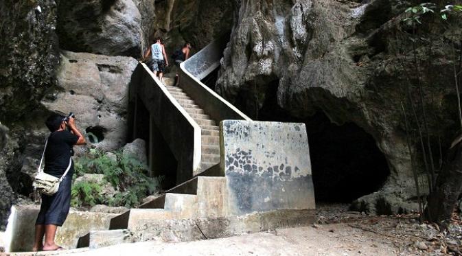 Gua Batu Cermin salah satu destinasi wisata unggulan yang ada di Labuan Bajo.