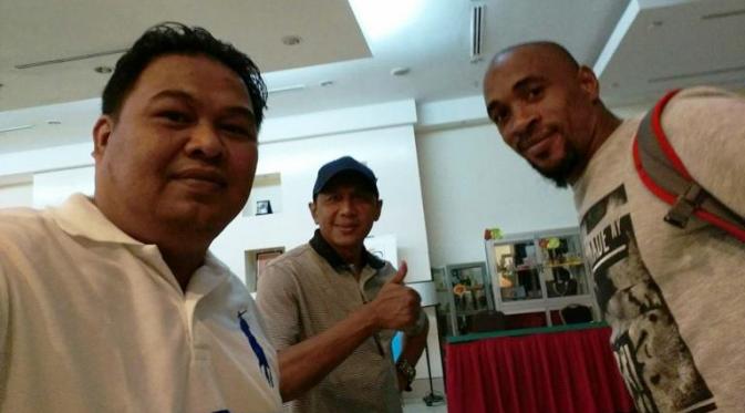 Lancine Kone bersama pelatih T-Team Rahmad Darmawan di Kuala Terengganu. (T-Team)