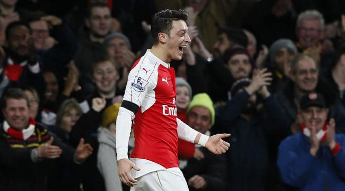 Gelandang Arsenal, Mesut Ozil, frustrasi dengan Arsenal (Reuters/Stefan Wermuth)