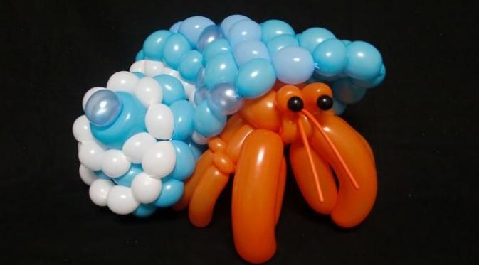 Rangkaian balon berbentuk kepiting kelomang. (Foto: spoon-tamago.com)