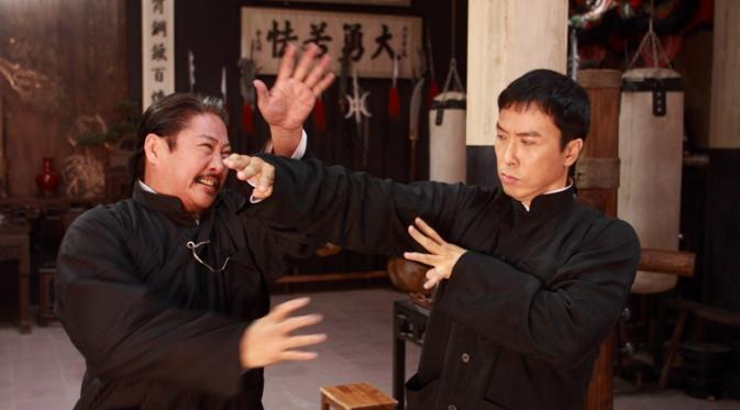 Sammo Hung dan Donnie Yen di Ip Man 2. foto: collider.com