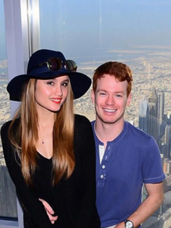 Cinta Laura bersama bersama pacar barunya, Hunter Treacy berlibur di Dubai pada malam pergantian tahun. (foto: instagram.com/claurakhiel)