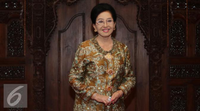 Pemilik Mustika Ratu Mooryati Soedibyo pada saat jumpa pres di kediamannya, Jakarta, Senin (04/01/2016). (Liputan6.com/Herman Zakharia)