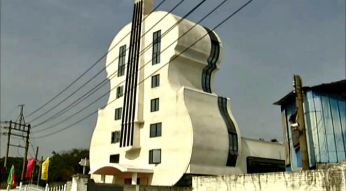 Sebuah jemaat gereja memutuskan untuk membangun gedung gereja berbentuk unik. (Sumber cuplikan video AOL)