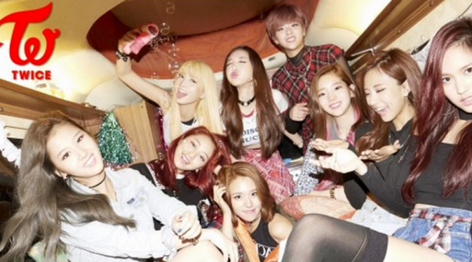 Twice, girl band asuhan JYP Entertainment yang baru saja terbentuk melalui ajang pencarian bakat Sixteen.