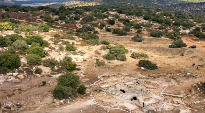 Sebuah biara berusia 1.500 tahun ditemukan di dekat Tel Aviv. (Sumber Griffin Aerial Photography Company via Israel National News)