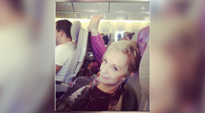 Kelakukan penumpang pesawat 'tak tahu diri'. (foto: Instagram/passengershaming)